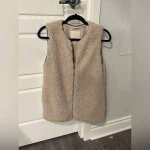Wilfred Sherpa vest!!